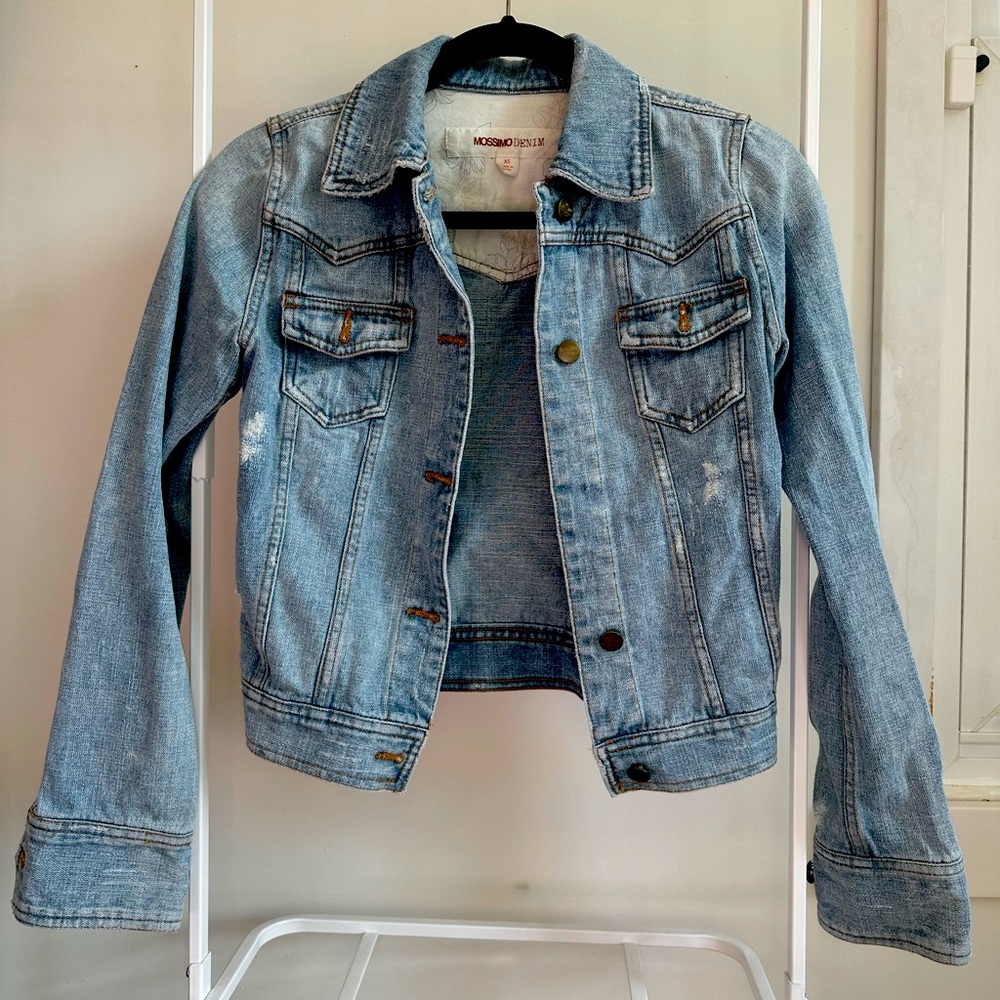 Levi’s trucker style denim jacket